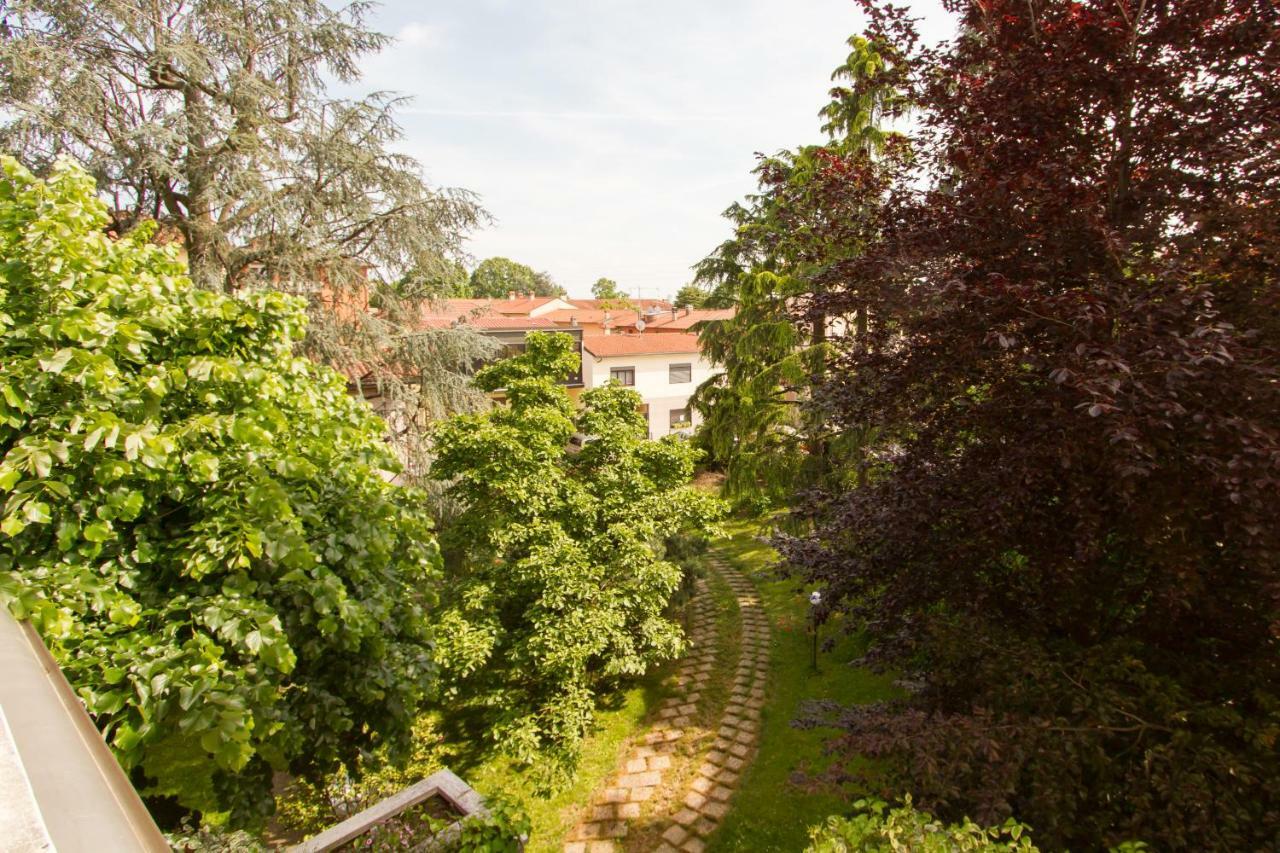 Appartamento Ampio E Indipendente Con Vista Giardino Paderno d'Adda ภายนอก รูปภาพ